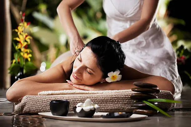 MASSAGE THƯ GIÃN – GIẢI TỎA ÁP LỰC, TÁI TẠO NĂNG LƯỢNG